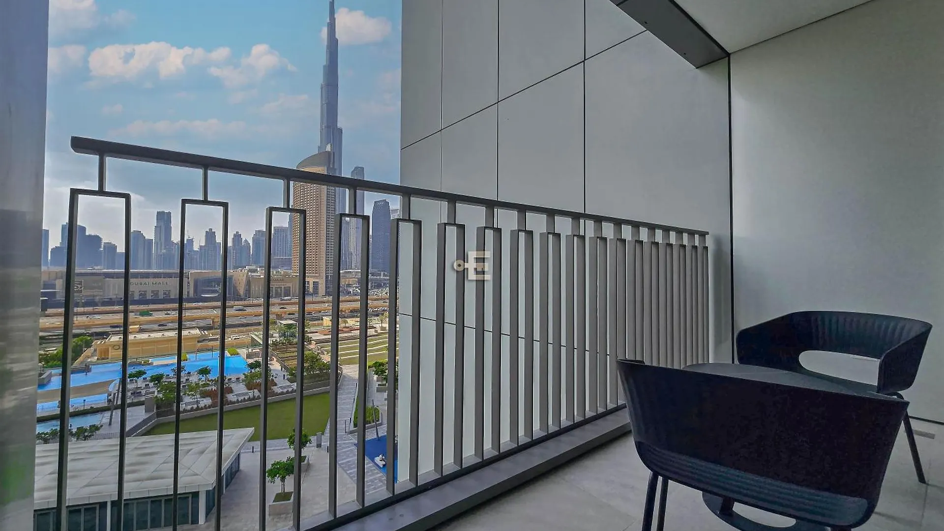 Full Burj Khalifa View 2 Bed In Downtown Dubai Apartment