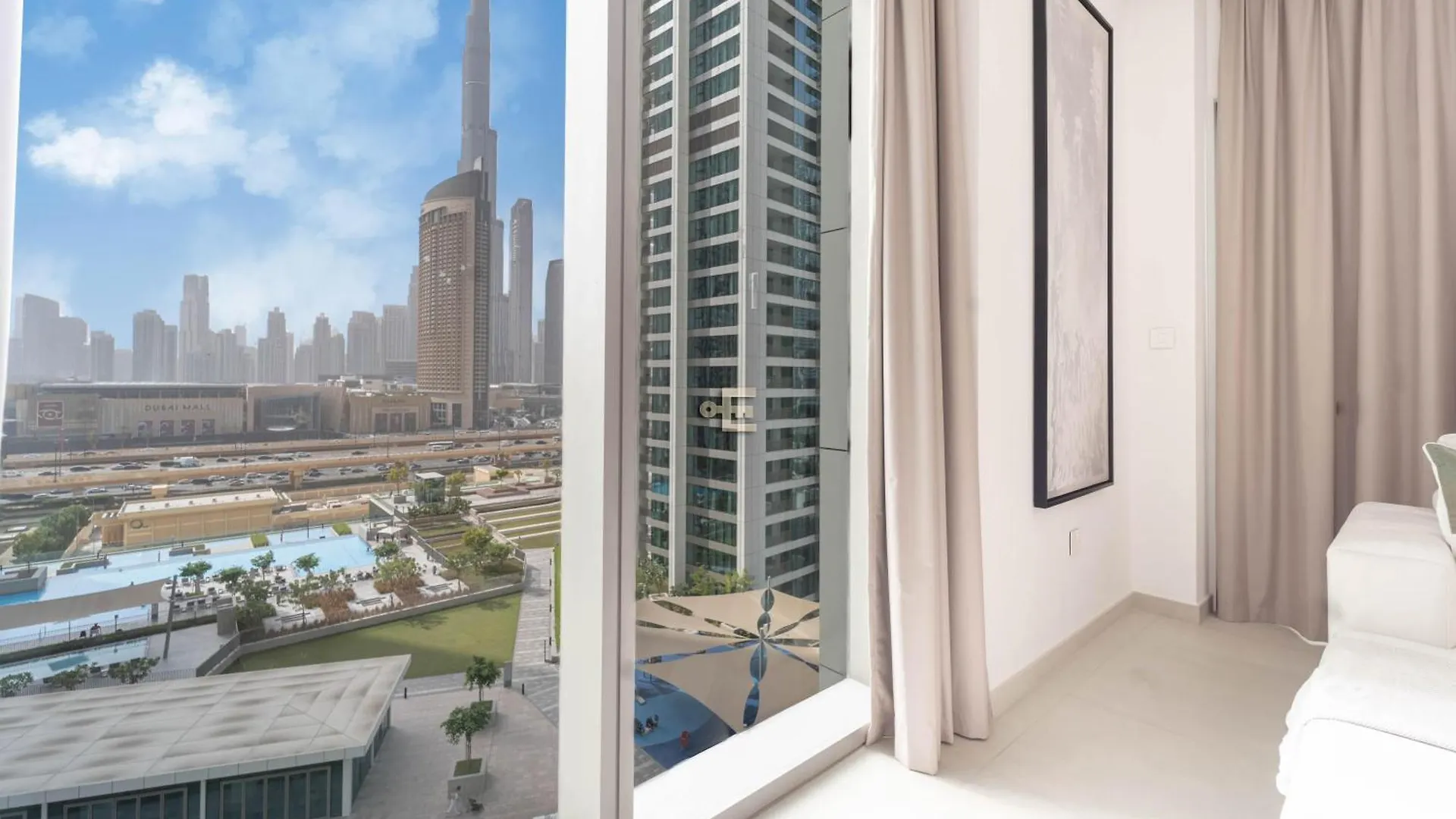 Full Burj Khalifa View 2 Bed In Downtown Dubai Apartment